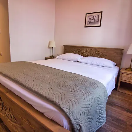 Hotel 4