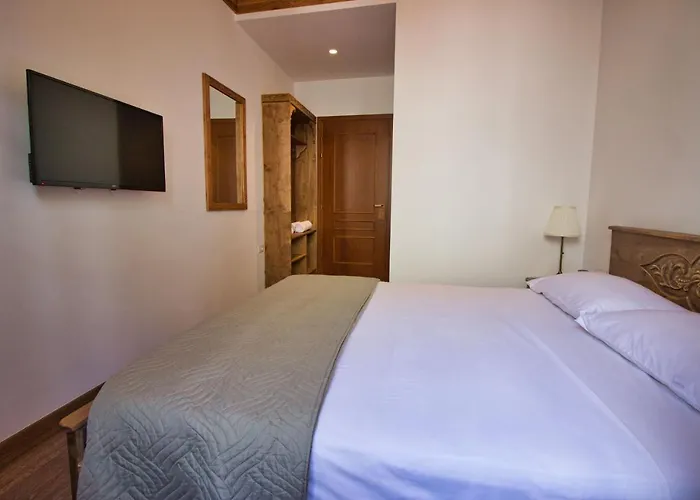 4 Hotel