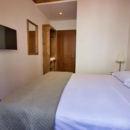 4 Hotel