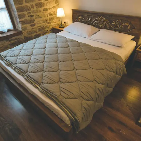 4 3* Gjirokastër